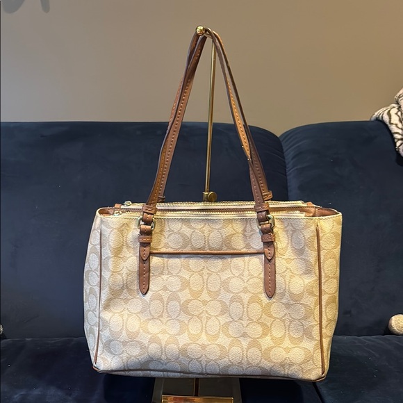 Coach Beige and Brown Signature Shoulder Bag - Picture 2 of 8